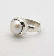 Load image into Gallery viewer, Freshewater Pearl White Plain silver Ring