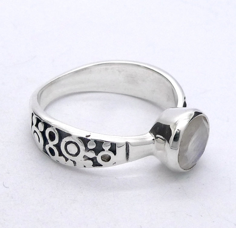 Moonstone Ring, Ethnic Band, Faceted Round, 925 Silver, gd2