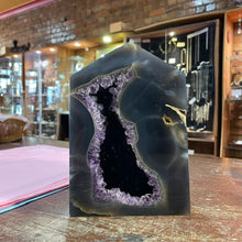 Load image into Gallery viewer, Amethyst Agate Sculpture