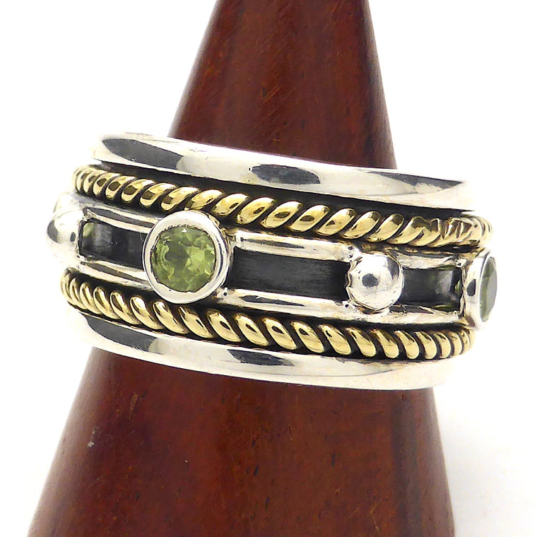 Peridots Ring, Faceted Rounds in spinning band, 925 Silver g3
