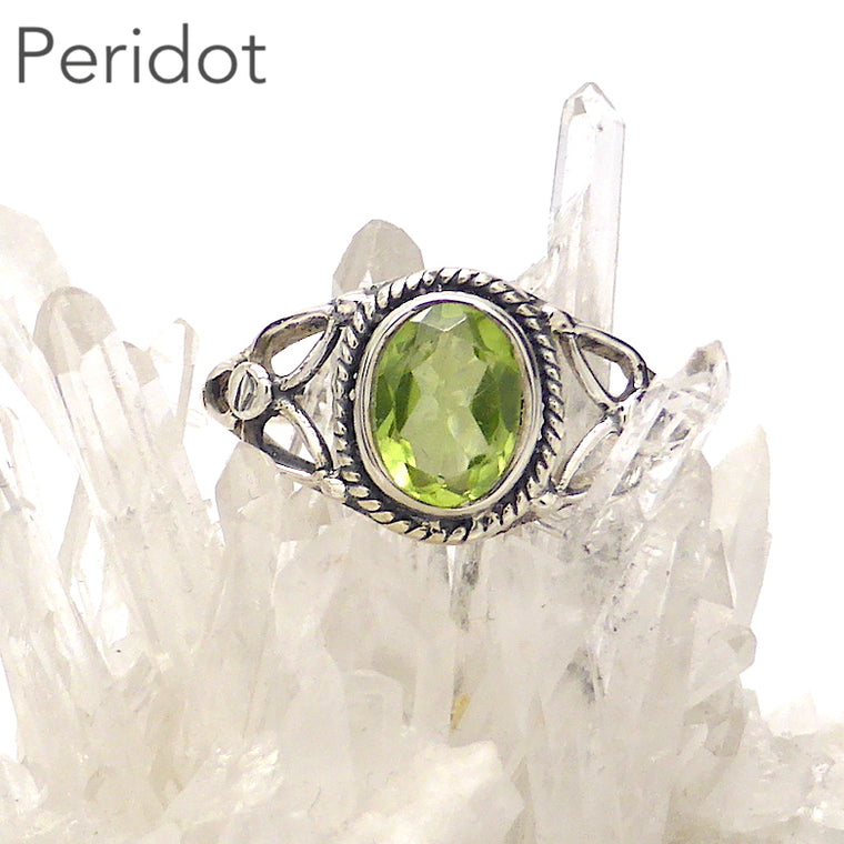 Peridot Ring, Faceted Oval, Celtic Flower, 925 Silver