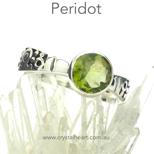 Peridot Ring, Round Faceted Gem, 925 Silver gd2