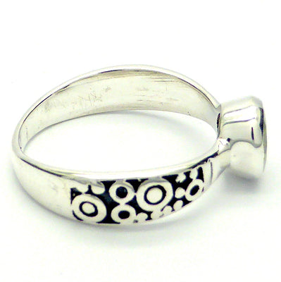 Peridot Gemstone Ring with Top Quality 8 mm round Faceted Stone  | 925 Silver | Elegant design, tapered band with engraving detail | Available in Peridot Citrine, Garnet, Blue Topaz, Amethyst and Opal | US Size 6,7,8,9,10 | Genuine Gemstones from  Crystal Heart Australia since 1986